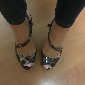 Guess leopard heels size 8.5